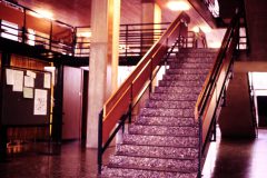 1985_SG_Treppe-scaled